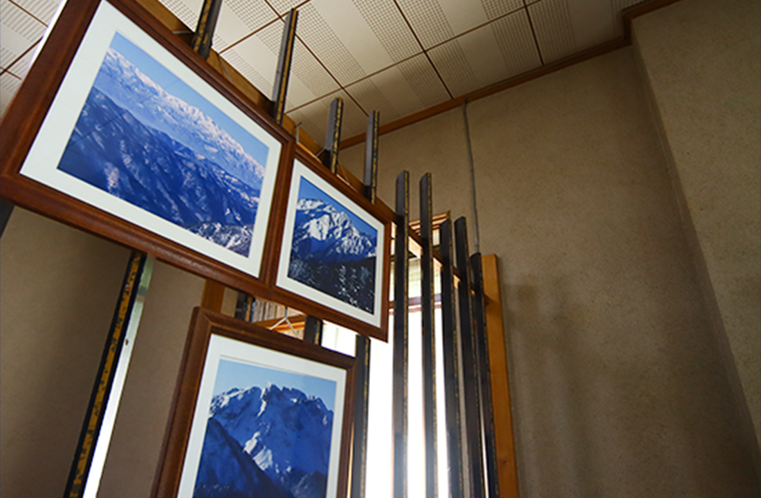 美しい奥飛騨の山々の写真を飾っています
